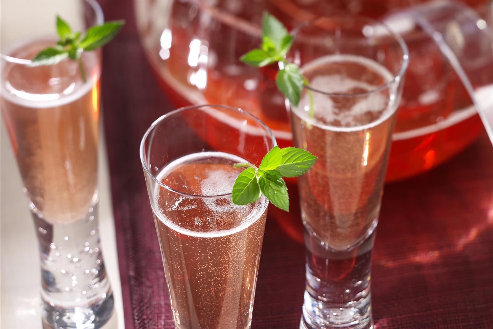 Champagne and Cranberry Juice Sparkling Punch